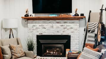 Una Smart TV, libros