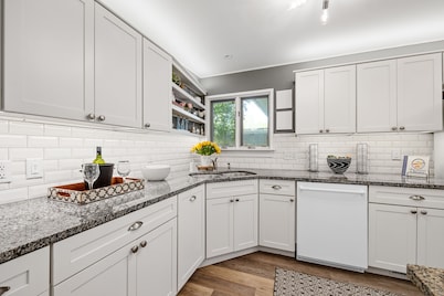 3 blocks from the University of Iowa Kinnick Stadium & Hospital