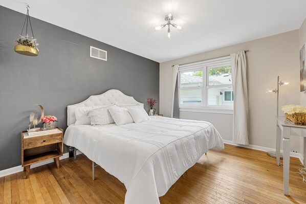 5 bedrooms, iron/ironing board, free WiFi, bed sheets