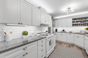 Fridge, oven, stovetop, dishwasher