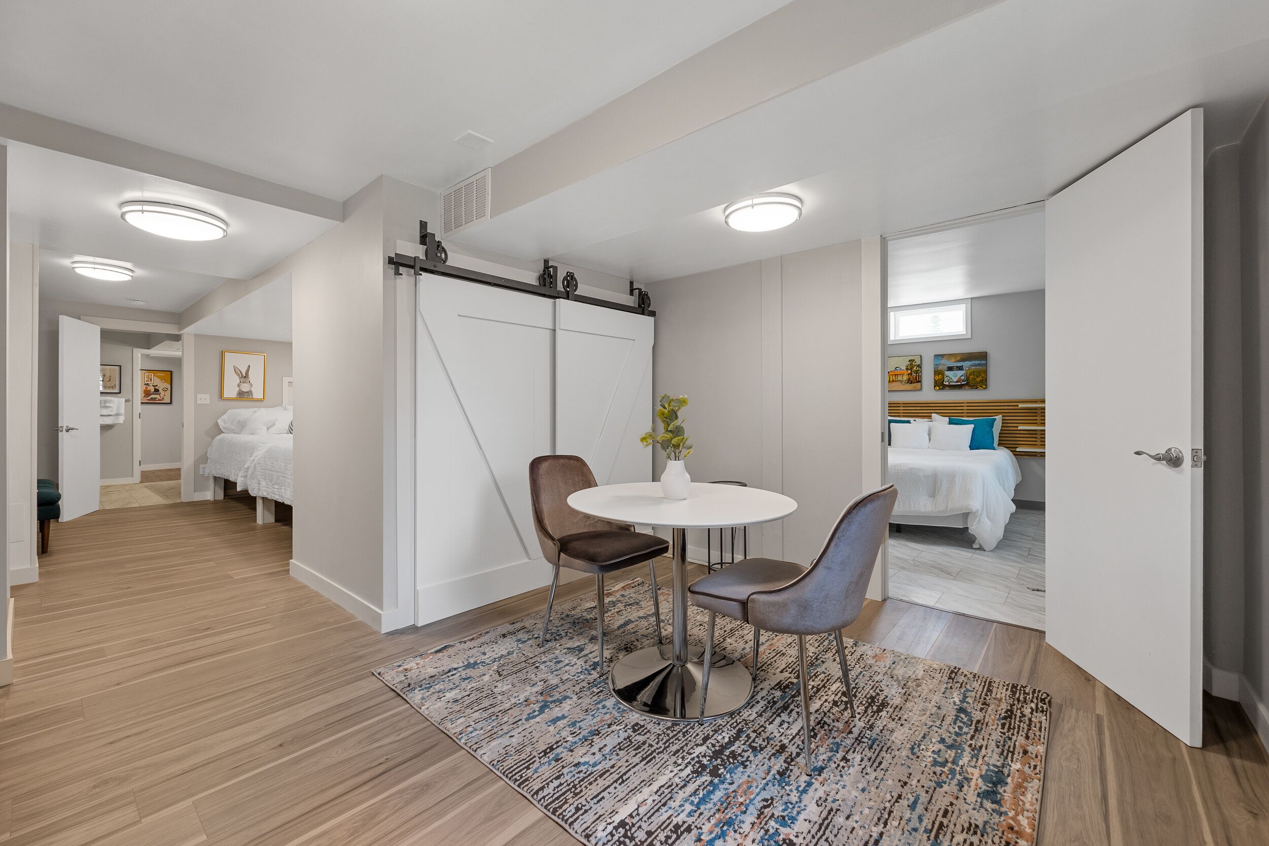 5 habitaciones, tabla de planchar con plancha y wifi gratis 