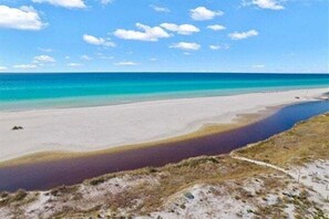 Una playa cerca