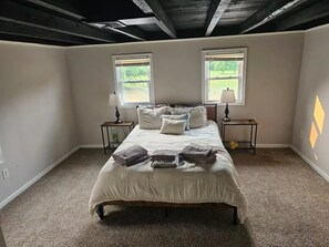 3 chambres, fer et planche à repasser, Wi-Fi, draps fournis