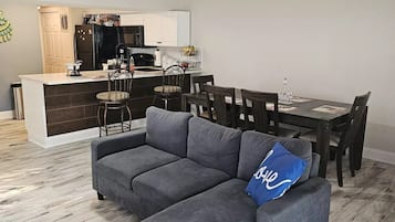 Smart TV, fireplace, stereo