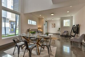 Interior - Rooftop Views & Hot Tub Near Downtown (Nashville)