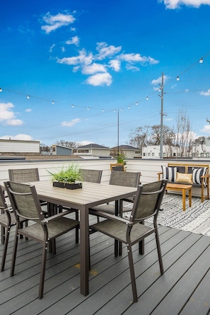 Outdoor dining - Hot Tubs + Rooftops | Sleeps 20 Near Broadway (Nashville)