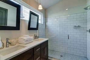 Combined shower/bathtub, hair dryer, towels - Modern Luxury + Hot Tub | Near Broadway (Nashville)