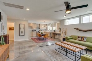 Een smart-tv en een dvd-speler