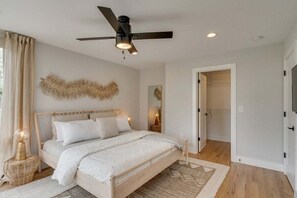 4 bedrooms, iron/ironing board, free WiFi, bed sheets