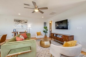 Smart TV - Rooftop Views | Sleeps 12! | 3 mi to Broadway (Nashville)