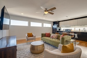 Smart TV - Rooftop Views | Sleeps 12! | 3 mi to Broadway (Nashville)