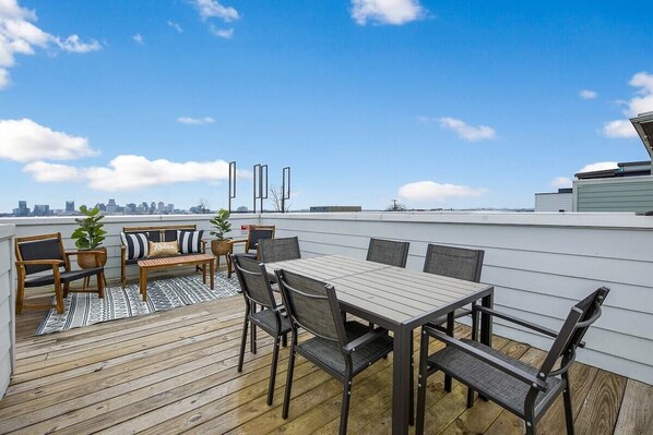 Outdoor dining - ~ Rooftop lounge ~ 4 bed ~ Sleeps 10! (Nashville)