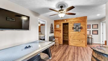 Cabin, Multiple Beds, Hot Tub, Mountain View | Interior