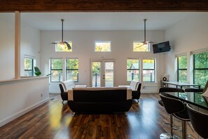 Interior - The Black & White House of Memphis (Memphis)