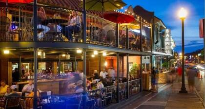 The Black & White House of Memphis