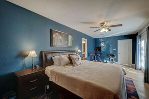 4 bedrooms, WiFi, bed sheets