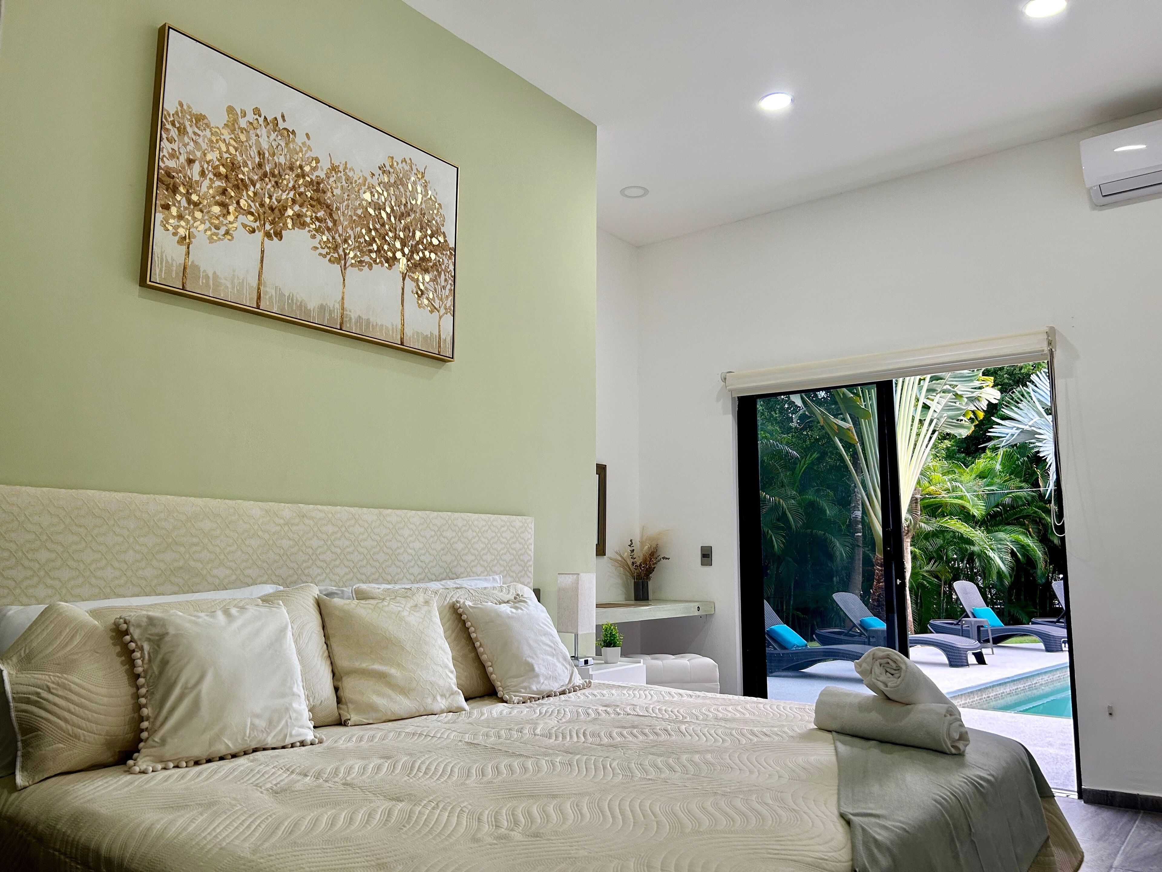 7 bedrooms, iron/ironing board, WiFi, bed sheets