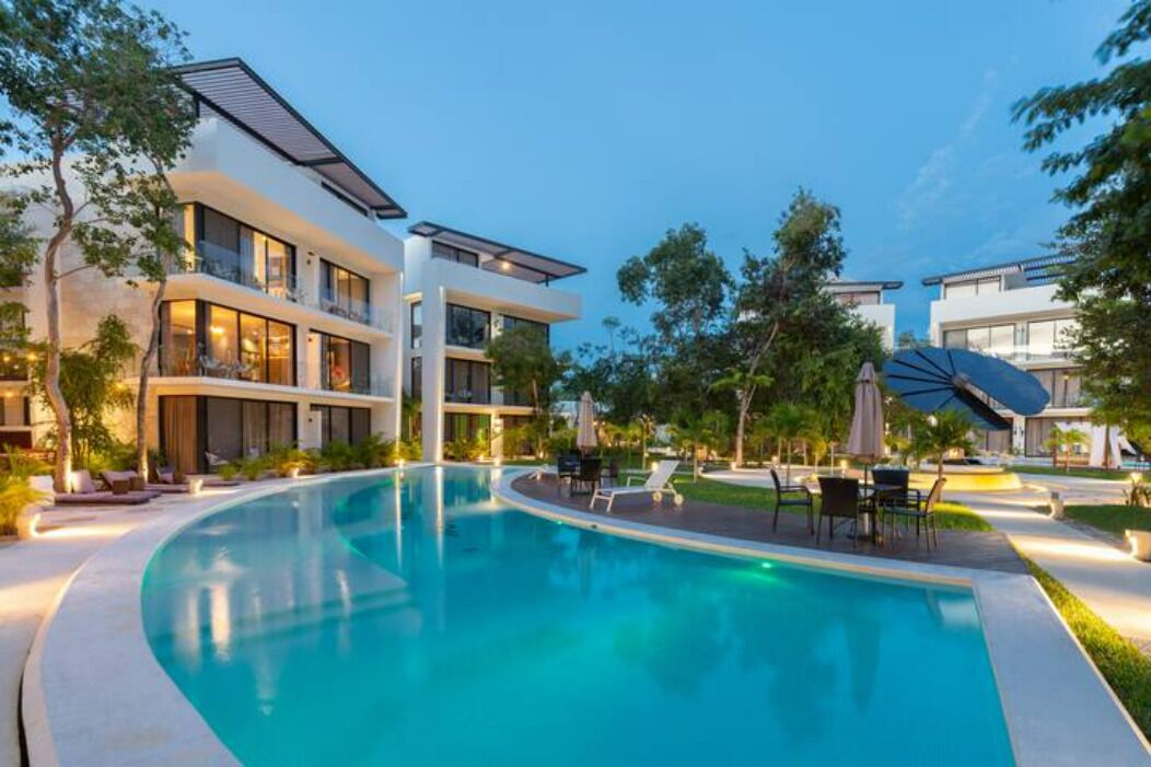 2 outdoor pools, pool umbrellas, pool loungers