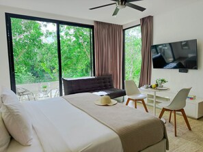 Leilighet – deluxe | 1 soverom, safe på rommet, skrivebord og blendingsgardiner