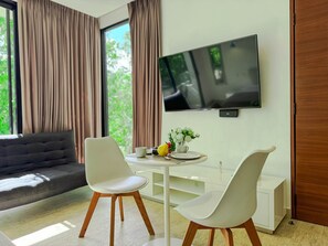 Leilighet – deluxe | 1 soverom, safe på rommet, skrivebord og blendingsgardiner