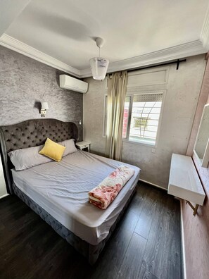 2 habitaciones, tabla de planchar con plancha, wifi y ropa de cama 
