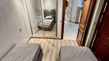 2 chambres, fer et planche à repasser, Wi-Fi, draps fournis