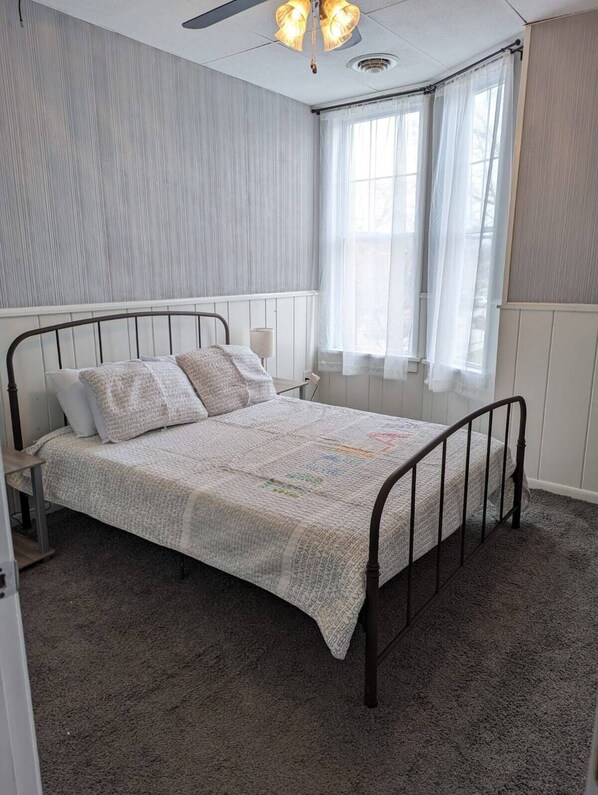 2 chambres, fer et planche à repasser, Wi-Fi gratuit, draps fournis