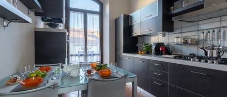 Microwave, oven, stovetop, dishwasher