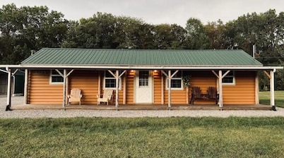 Black Bear Cabin, Gaming room and Boat parking
