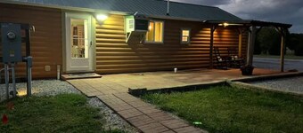 Black Bear Cabin, Gaming room and Boat parking