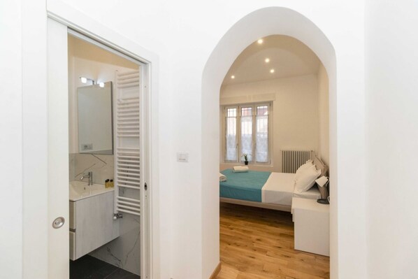 2 bedrooms, iron/ironing board, WiFi