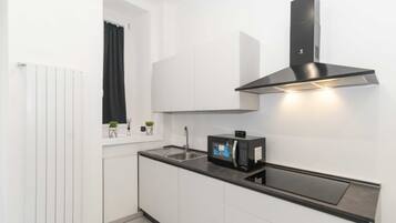 Frigorifero, piano cottura, tostapane