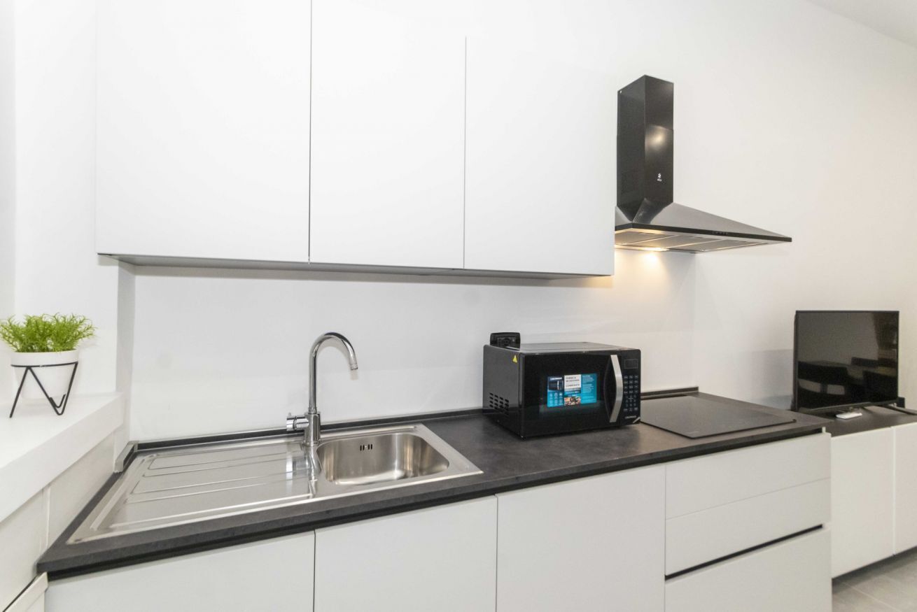 Kühlschrank, Herdplatte, Toaster