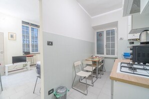 Four, plaque de cuisson, grille-pain