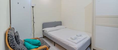 1 chambre, fer et planche à repasser, accès Internet, draps fournis