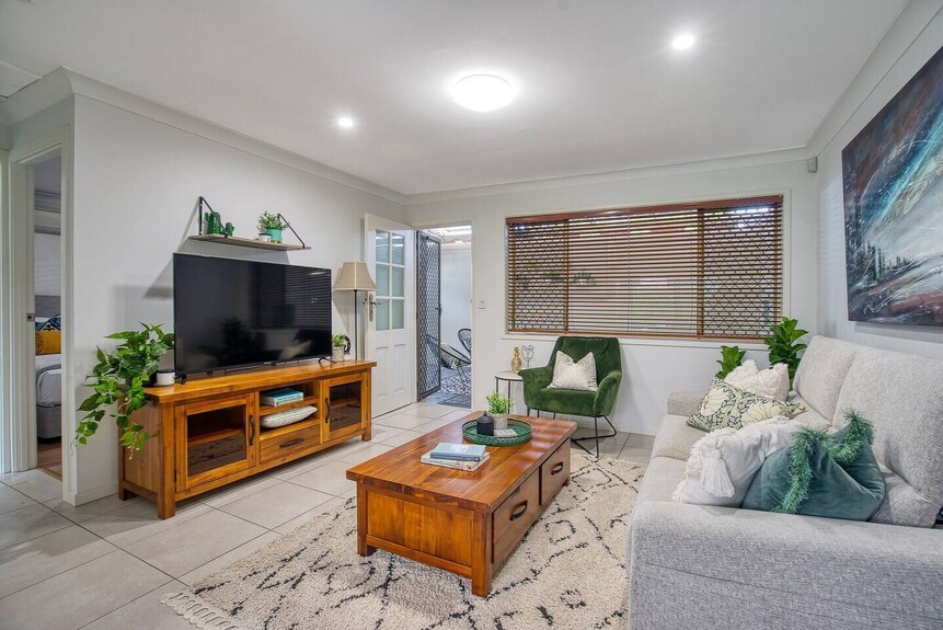 Buzzing Surfers Vibrant Indoor Outdoor Lifestyle - Surfers Paradise