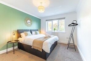 5 soverom, strykejern/-brett, internettilgang og sengetøy