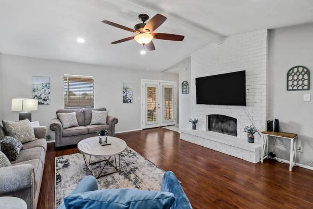 Spacious Updated Carrollton 3BR