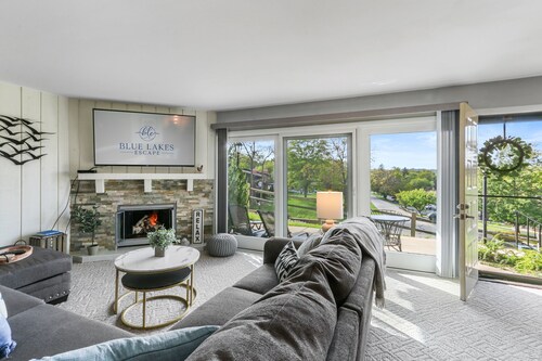Lake Geneva Retreat w/ Fireplace & WiFi