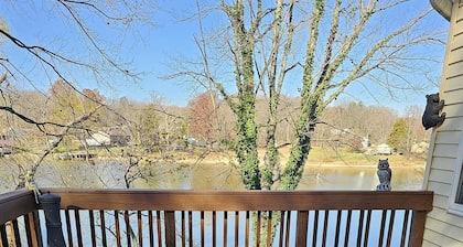 COZY LAKEHOUSE PRIVATE SETTING - LAKE FRONT VIEW