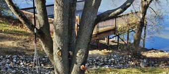 COZY LAKEHOUSE PRIVATE SETTING - LAKE FRONT VIEW