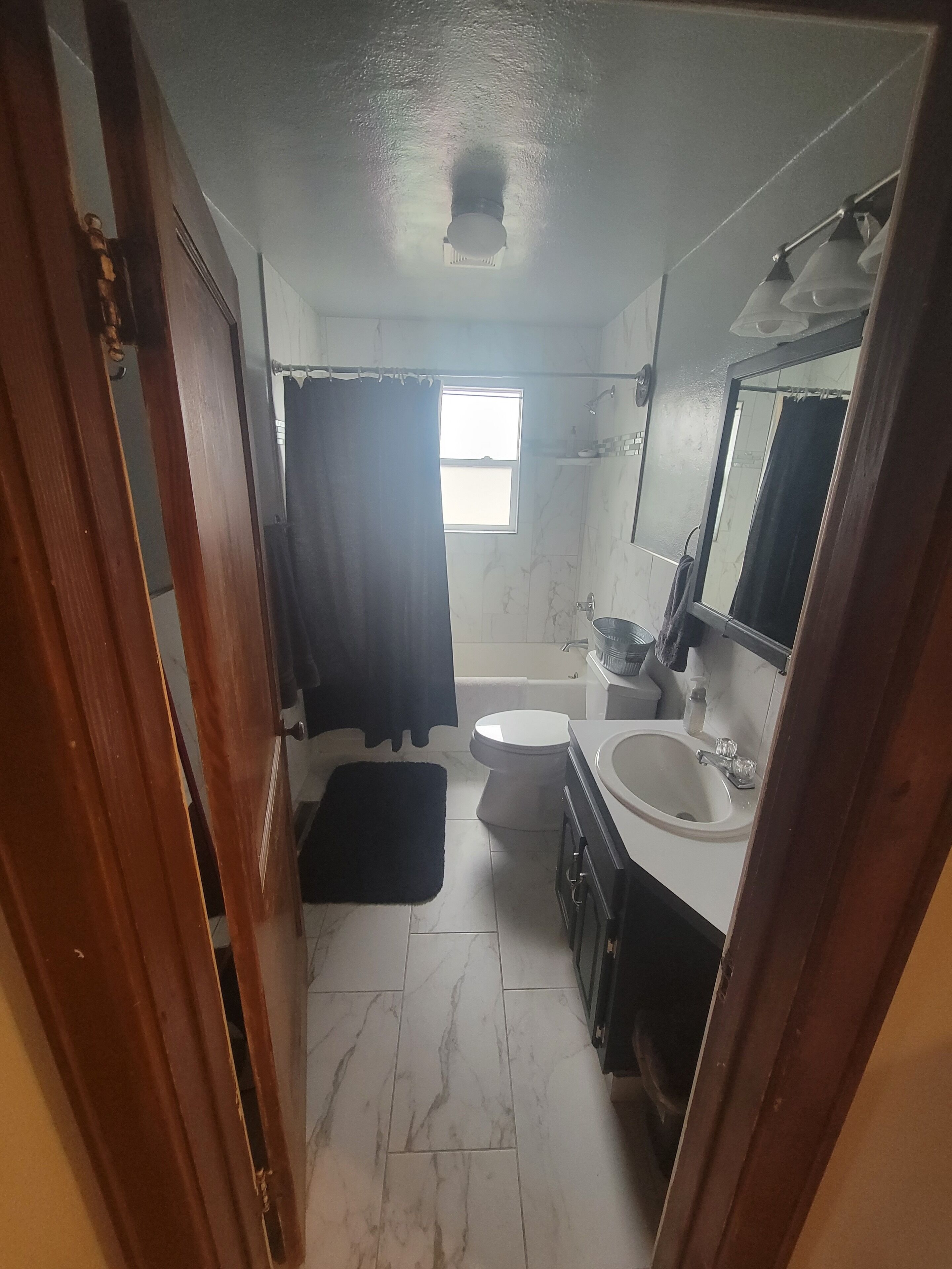 Towels, soap, shampoo, toilet paper