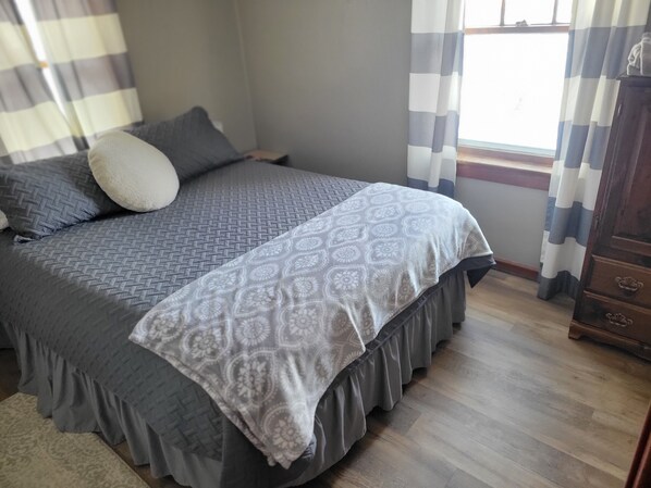 3 chambres, fer et planche à repasser, Wi-Fi, draps fournis