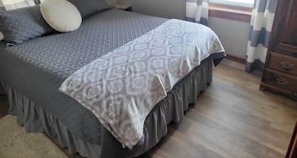 Vacation Rental!! HUNTERS, SKIERS, and All WELCOME!