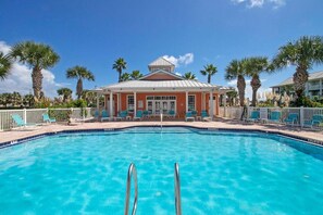A heated pool - Atlantis 205B - Beachers Landing - Renovated (St. Augustine Beach)