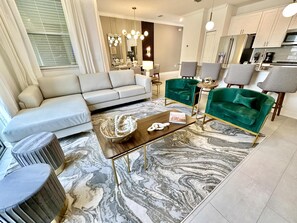 TV - (2412RT) STOREY LAKE - BEST DISNEY LOCATION - HUGE CLUBHOUSE - THEME ROOMS! (Kissimmee)