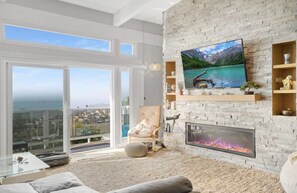 Una Smart TV, una chimenea