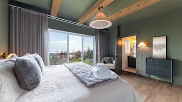 5 dormitorios, escritorio, tabla de planchar con plancha y cuna de viaje