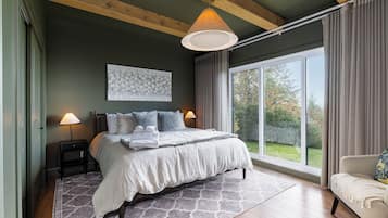 5 多间卧室、办公桌、熨斗/熨衣板、旅行婴儿床