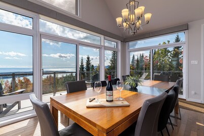 Chalet La Panoramique:  Luxe, Vue Imprenable sur le Fleuve Saint-Laurent & Spa